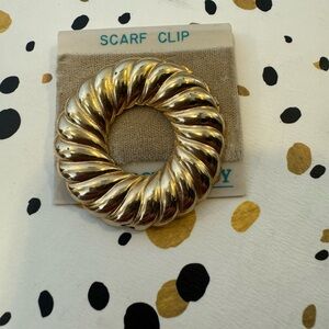 2 FOR $20 Vintage Accessory Lady Gold Round Scarf Clip NEW